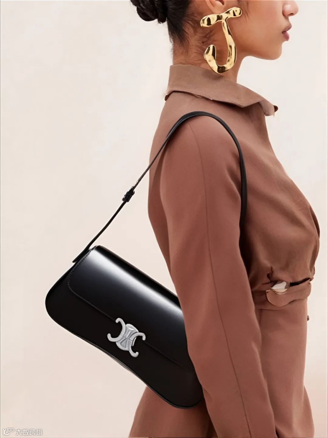 不换衣服只换单品?包包和鞋子也可以‘变装’,AI赋能的时尚新玩法!