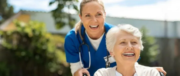 日本老人在直播间开启“扫货模式”，撑起一片新蓝海