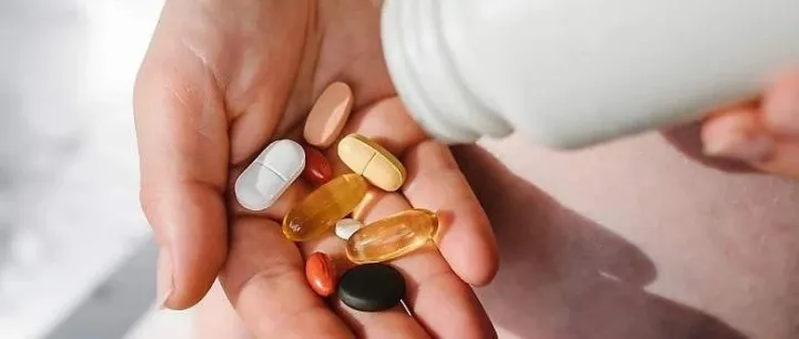 美国保健品打假进行时，国内"代工企业"被曝光，真相令人咋舌！