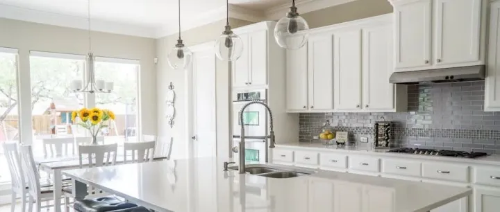 欧派家居：成立30年来营收首次下降，正面临最严峻的考验