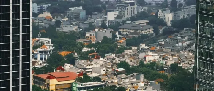 2025年推动房地产市场止跌回稳，恒大1.2亿债权1元起拍