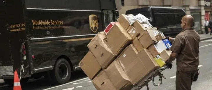 运力影响，快递全线暴涨！FedEx、UPS征收临时附加费