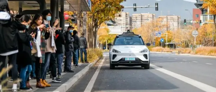 萝卜快跑挑起战争：无人驾驶网约车要上牌桌