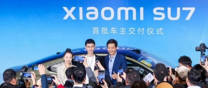 遭贾跃亭踢馆，营销大师雷军如何收场？