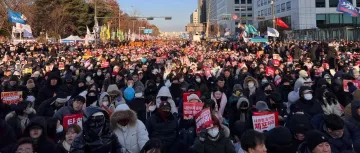 独家:12名执政党议员反水,尹锡悦弹劾案通过