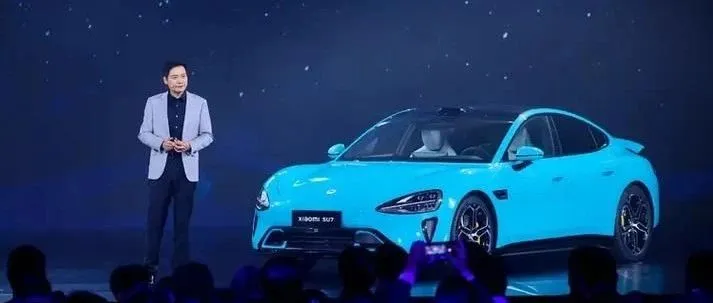 雷军熬过黑夜，寄望小米SU7成为及时雨