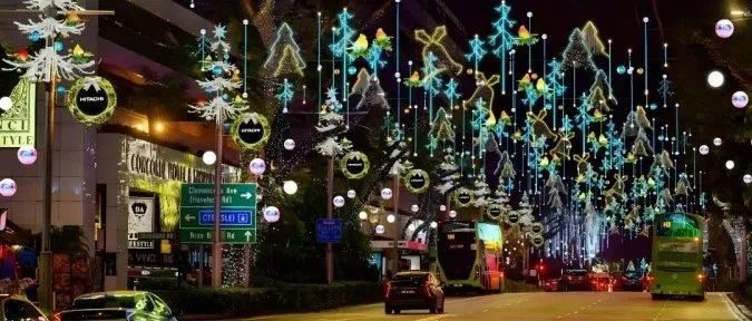 在赤道卖羽绒服：新加坡的圣诞商业