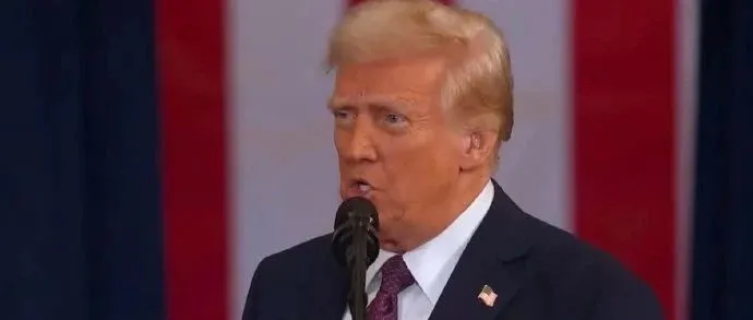 特朗普“逆风”来袭，首日签署百项行政命令