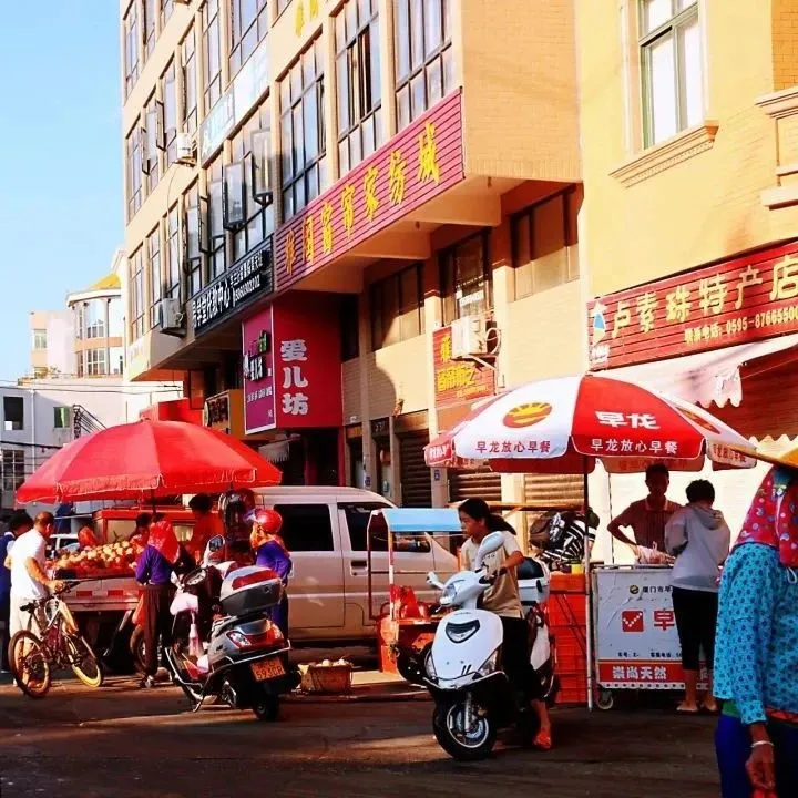 春节回老家，县城餐饮比我想象的更“野”