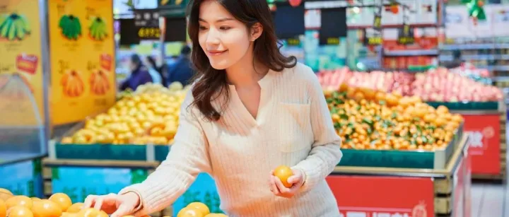 中产的下一个抠门对象：超级水果