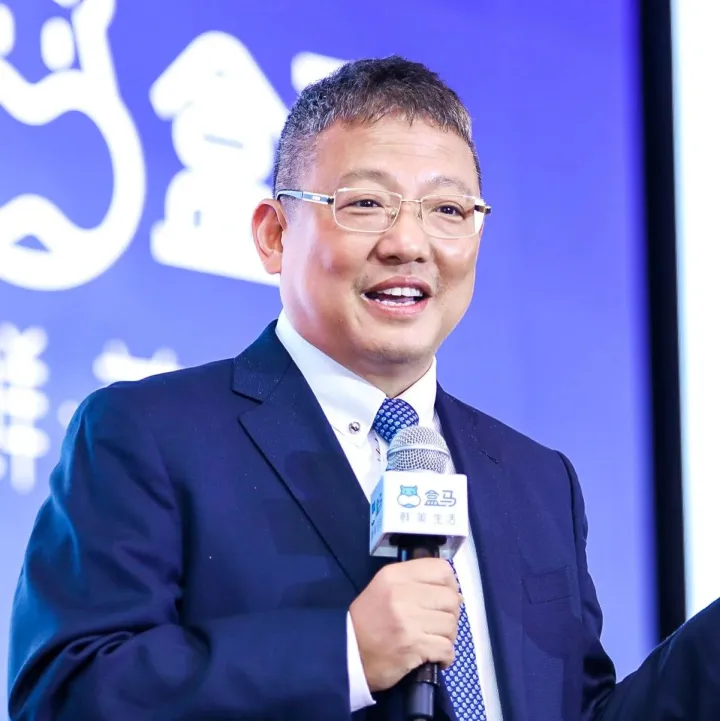 盒马 CEO 侯毅宣布退休，阿里梳理线下零售业务