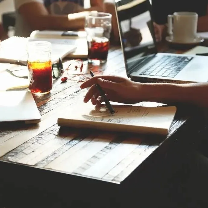 CEO做品牌，CMO做营销