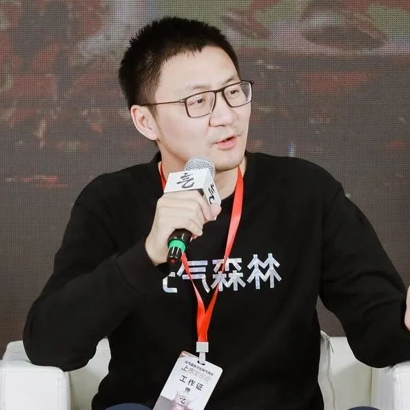 与农夫山泉暗战两年之后，唐彬森向钟睒睒“示好”！