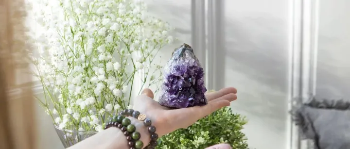 转运+招财+疗愈：水晶生意引爆蛇年