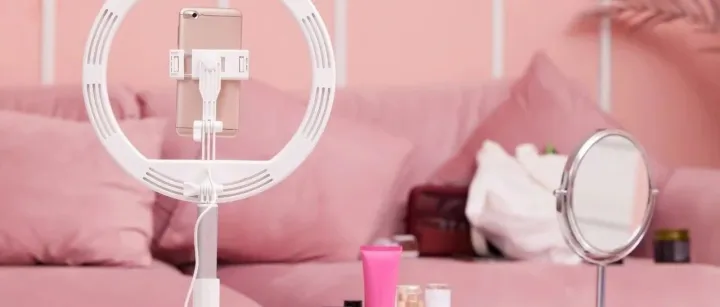 美妆带货大变局：李佳琦式微，独立女性崛起