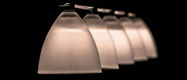 高电费与人工费双重压力下，无线壁灯套装成市场新宠