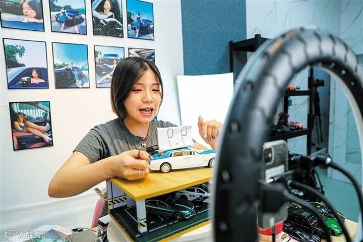 玩具电商直播现场