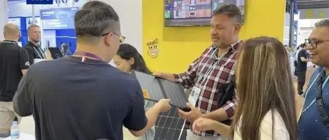 广交会迎“开门红”， 第一期超13万名境外采购商线下参会