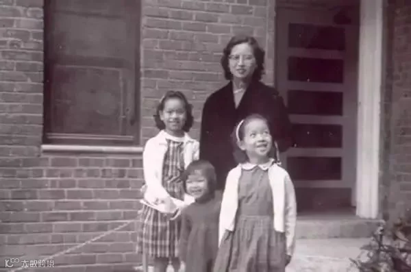 赵小兰与母亲和妹妹