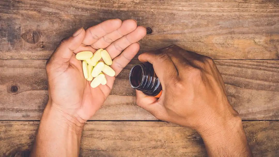 hand_pouring_vitamins_onto_hand.jpg