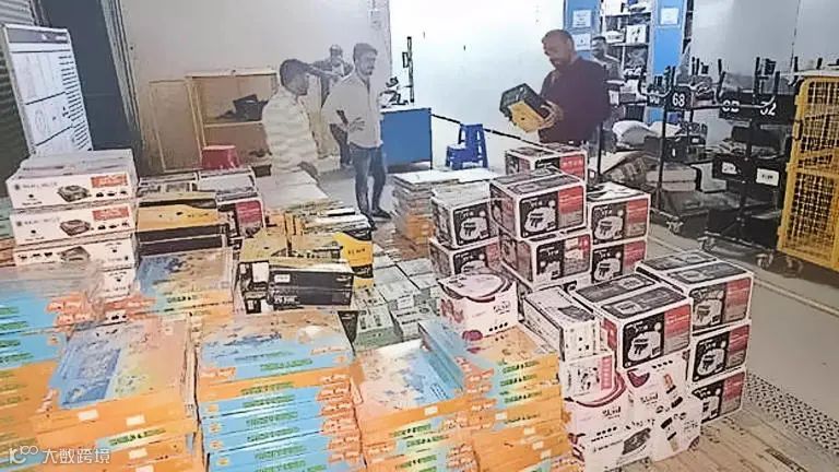 亚马逊印度公司回应：突袭亚马逊和 Flipkart 仓库超过 15 小时：查获带有假冒 ISI 标志的热水器、食品搅拌机和运动服.jpg