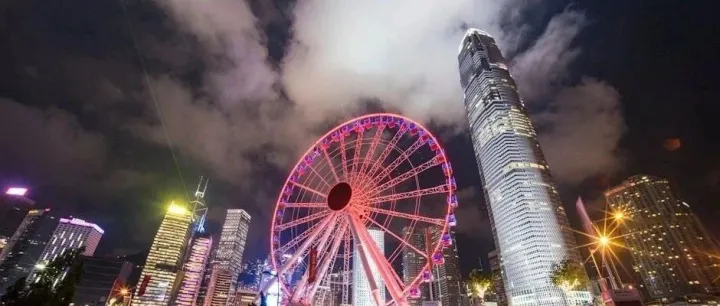 这个五一，香港银行挤爆了！