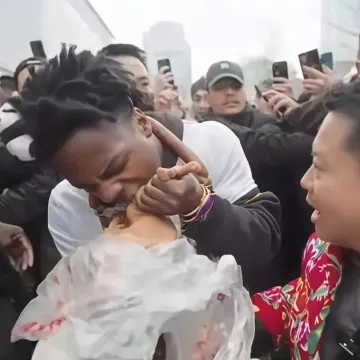 借 “甲亢哥” 东风，中国折扇意外走红 TikTok！