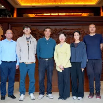 传统技艺的坚守与传承——上海家协走访强艺红木