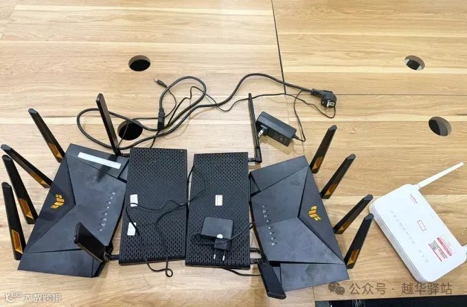 警方缴获的部分证据。照片:警方提供