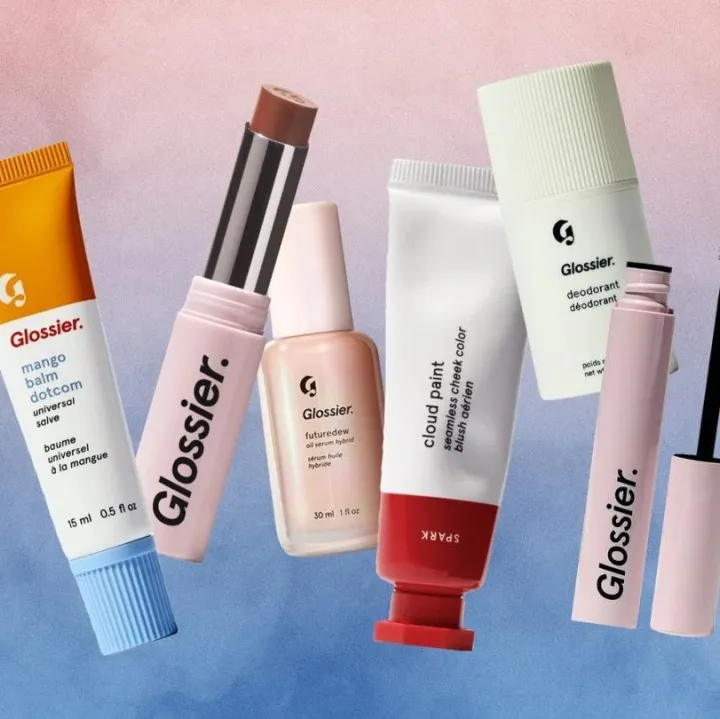 估值超18亿美金，Vogue造型师辞职做美妆，干到行业头部 | 品牌出海