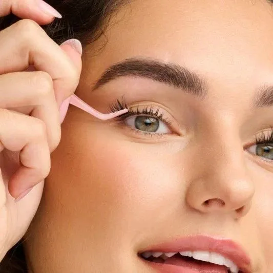 避开红海！DTC小众品类如何细分赛道，撬动百亿睫毛市场？| 品牌出海