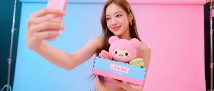 “存款五万送LABUBU？”这只中国“丑娃”如何让全球疯狂？