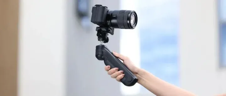 靠一只闪光灯，这家深圳公司三年营收翻5倍，收获800万用户 | 品牌出海