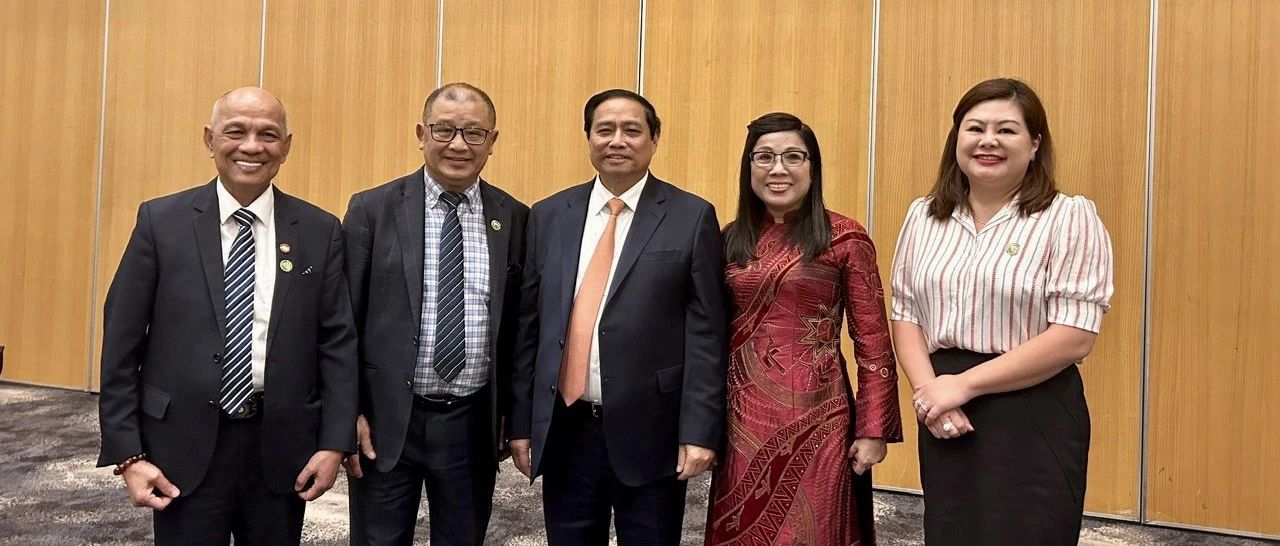 越南政府总理范明政和夫人黎氏碧珍在澳大利亚会见海外越侨商会主席Peter Hong、副主席陈伯福- 大数跨境