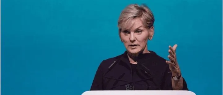 被花旗银行上调评级，特朗普放松监管，美国银行股票该买入还是卖出？