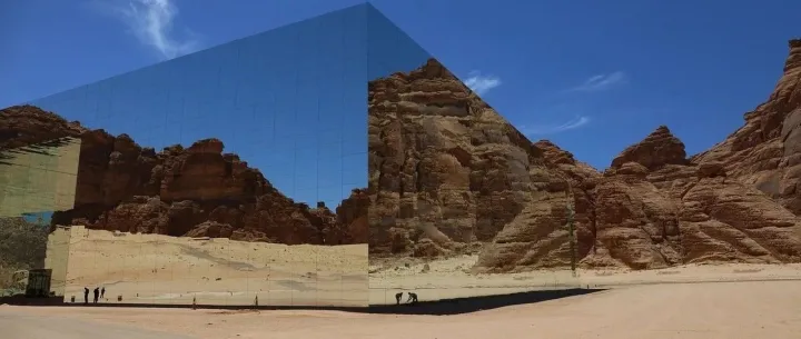 沙特年轻一代的电商消费图鉴：从社交媒体到购物车的文化解码