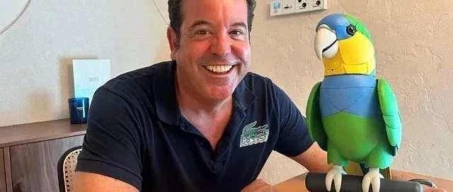 一只AI鹦鹉的启示：当银发经济遇上「情感革命」