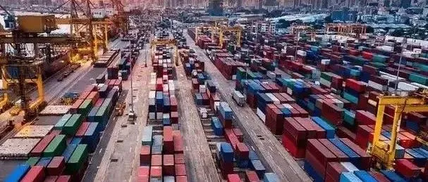 《市场采购贸易（1039）VS一般贸易（0110）：政策差异、操作要点与适用场景深度解读》