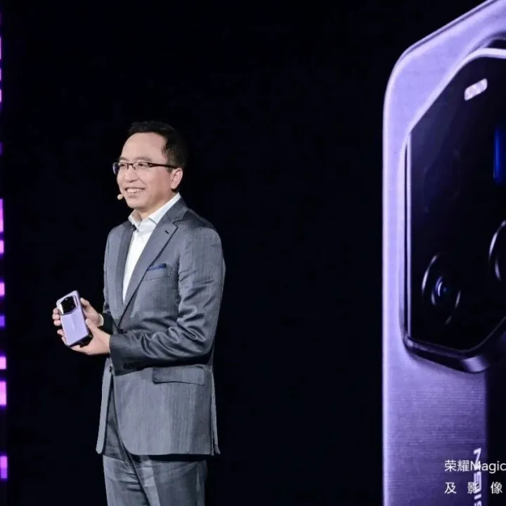 荣耀Magic7 <em>RSR</em>保时捷设计面世