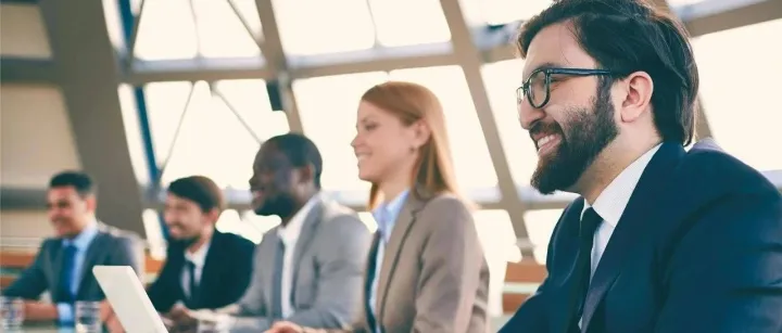 外贸沟通 “黄金提问清单”：5 大维度 + 30 个精准问题，从破冰到成交一步到位