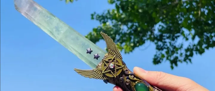 一根水晶权杖爆卖5600万，小众道具撬动海外大生意 | 行业热点