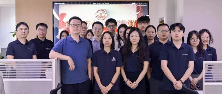 际连组织员工观看阅兵仪式 | 共览阅兵盛典，凝聚奋进力量！