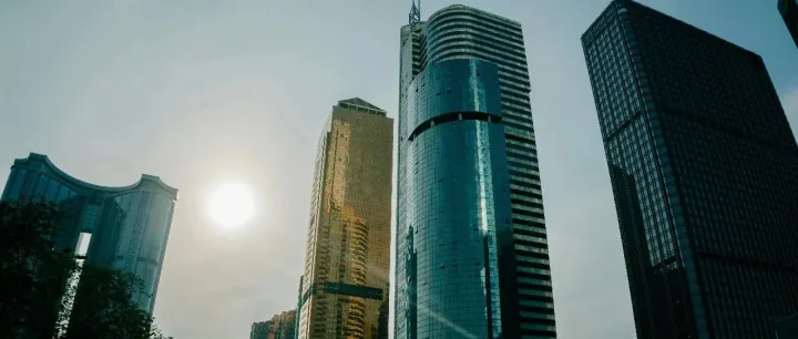 美区橱窗大逃杀：当混剪团队纷纷倒下，我们躲在县城活了下来