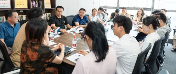 青岛市跨境电子商务协会领导一行访企易<em>运盈青岛分公司</em>