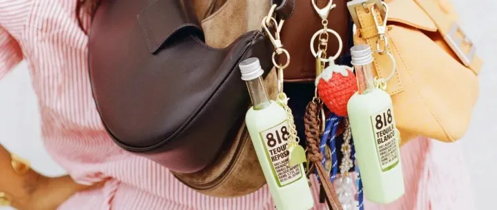 Instagram拥有2.8亿粉丝的肯豆·詹娜 (Kendall Jenner) 的酒饮品牌“818 Tequila”