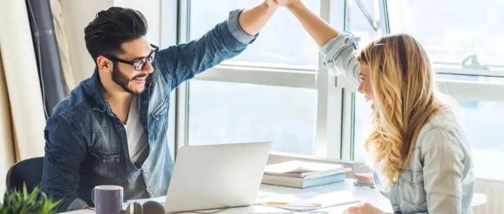 19岁暴瘦80斤险丧命，如今身价23亿：最励志的创业逆袭故事