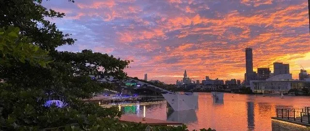 听见黄昏：一个不认输者的十年回响