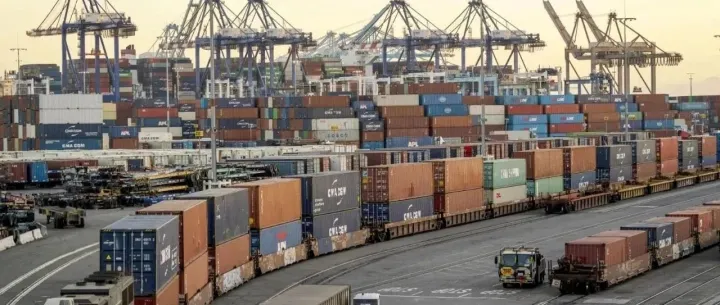 美国集装箱进口量激增