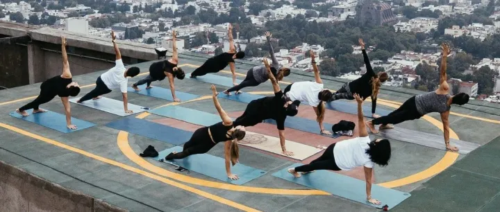 Lululemon 崩了，“信仰营销”会崩吗？