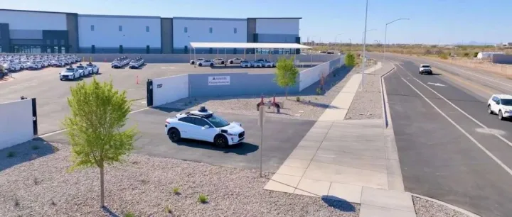 Waymo正在消灭司机，用AI上演一场“城市交通夺权战”！